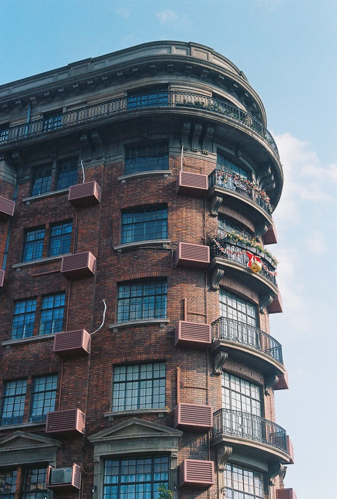 Film photograph shot on Kodak UltraMax 400 with a Canon AE-1 Program by Zigao Wang