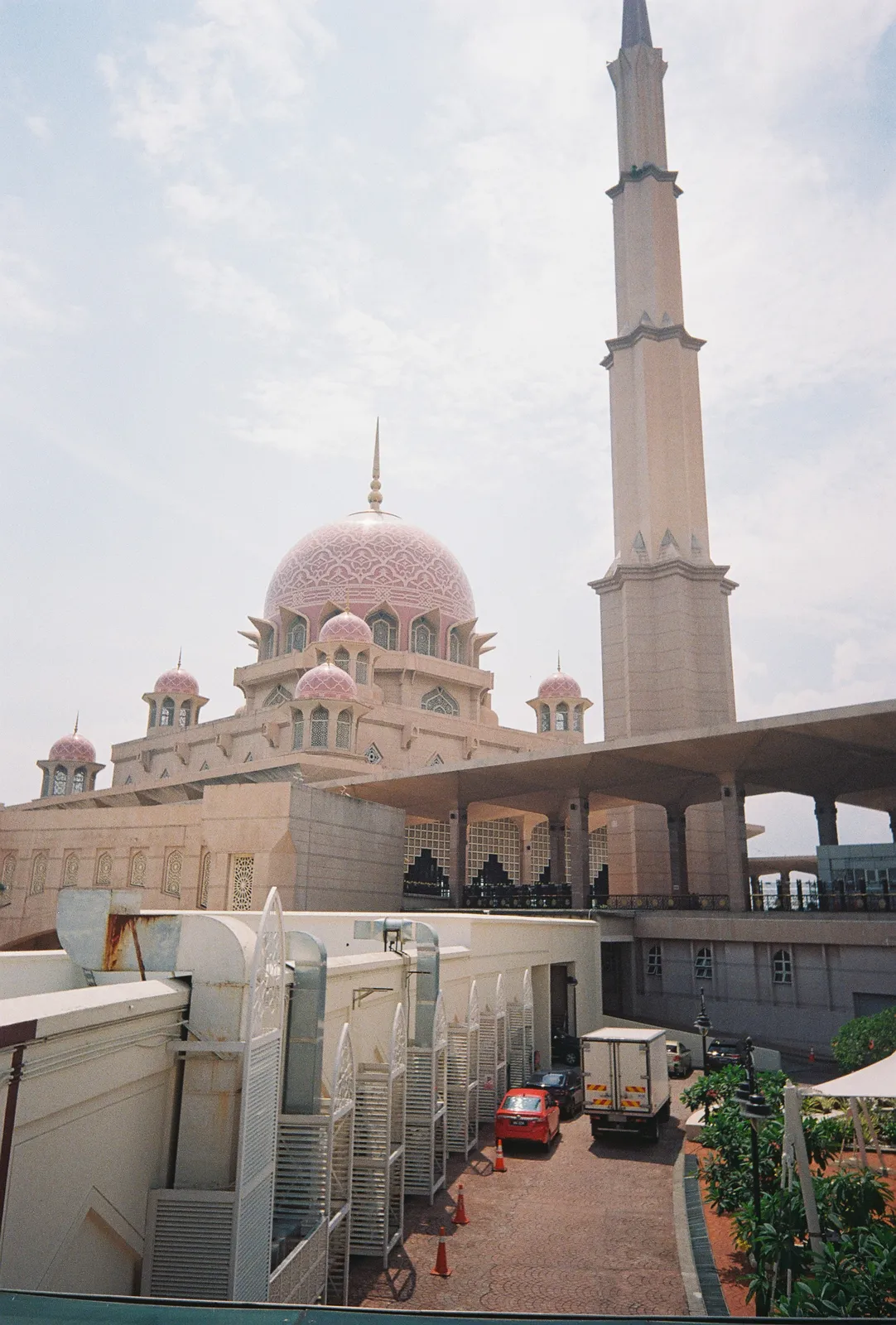 Film photograph shot on Lomography Color Negative 400 with a Kodak Snapic A1 by Zigao Wang