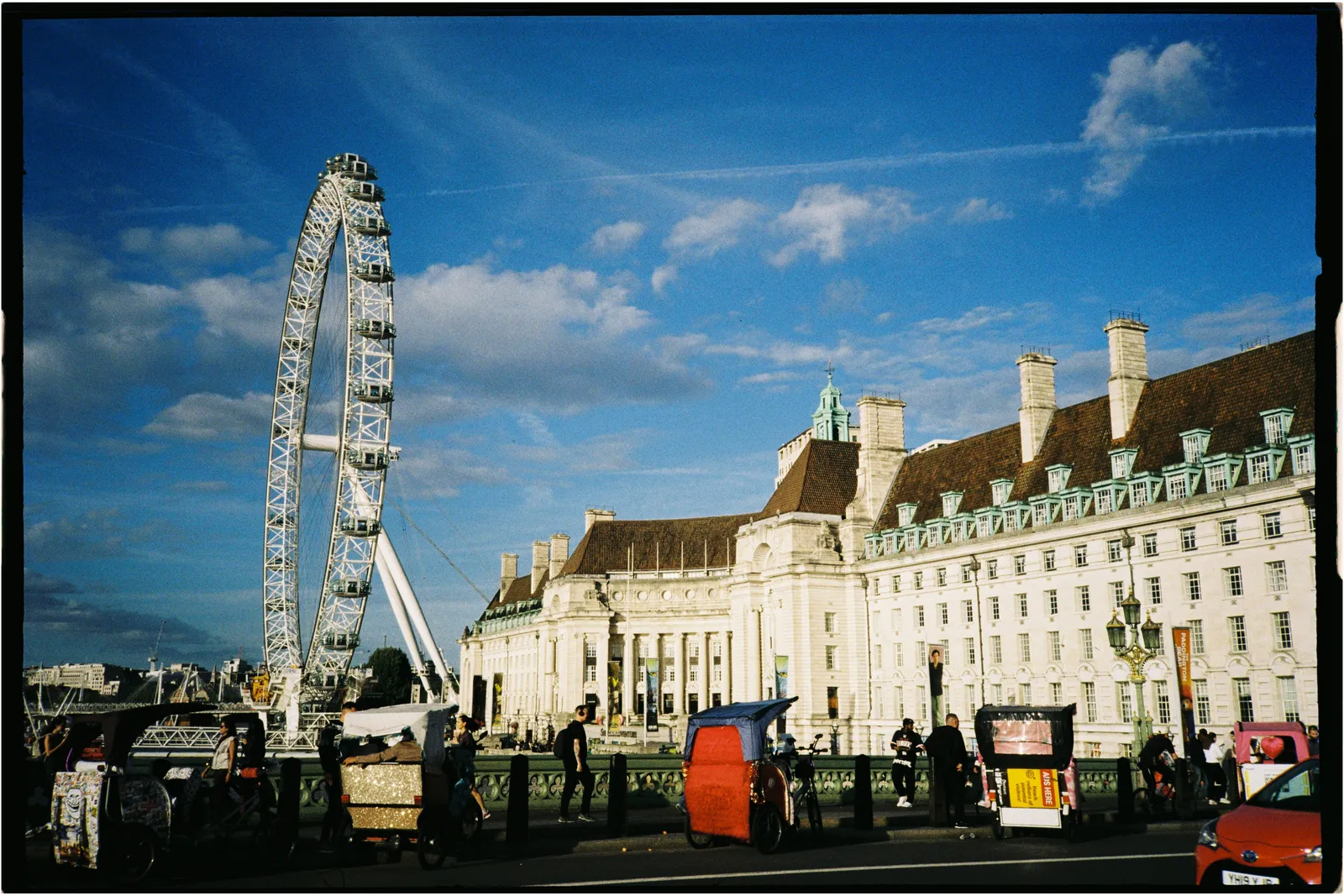 Film photograph shot on Kodak Gold 200 with a Konica Big Mini BM-201 by Zigao Wang