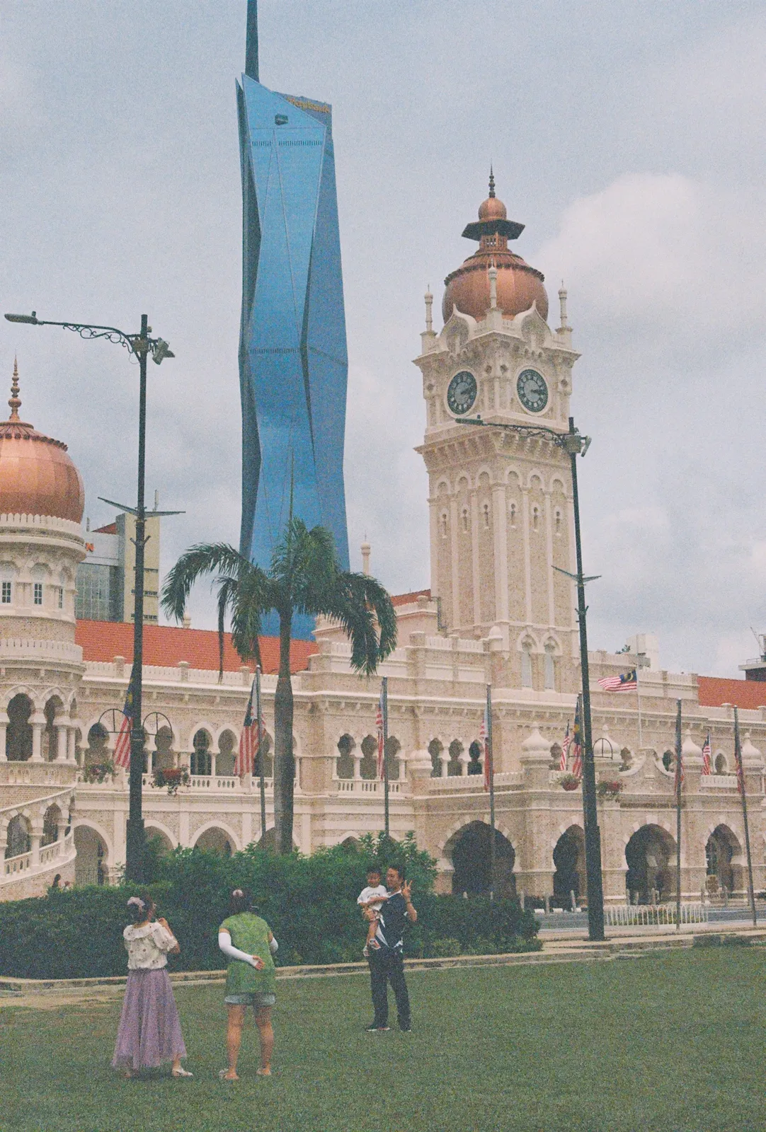 Film photograph shot on Lomography Color Negative 400 with a Kodak Snapic A1 by Zigao Wang