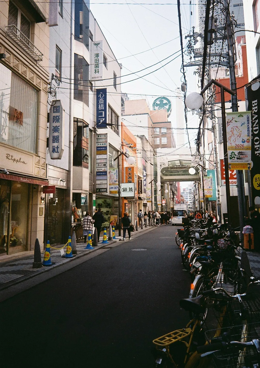 Film photograph shot on Kodak Gold 200 with a Kodak Snapic A1 by Zigao Wang