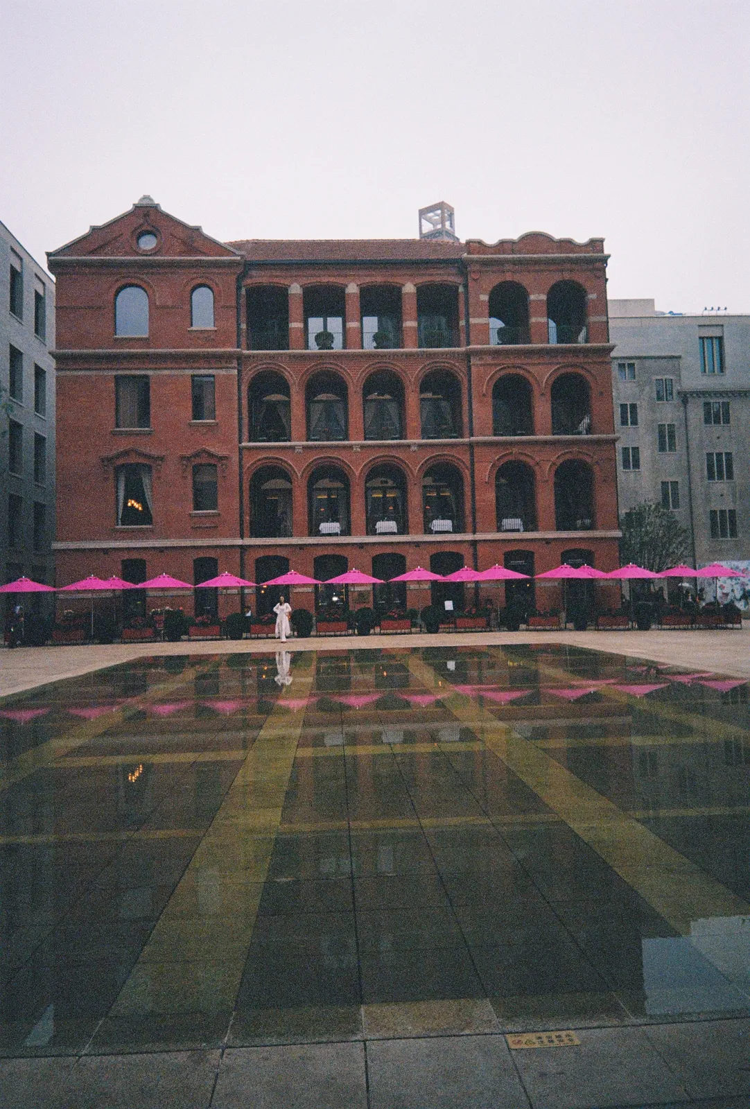 Film photograph shot on Lomography Color Negative 400 with a Kodak Snapic A1 by Zigao Wang