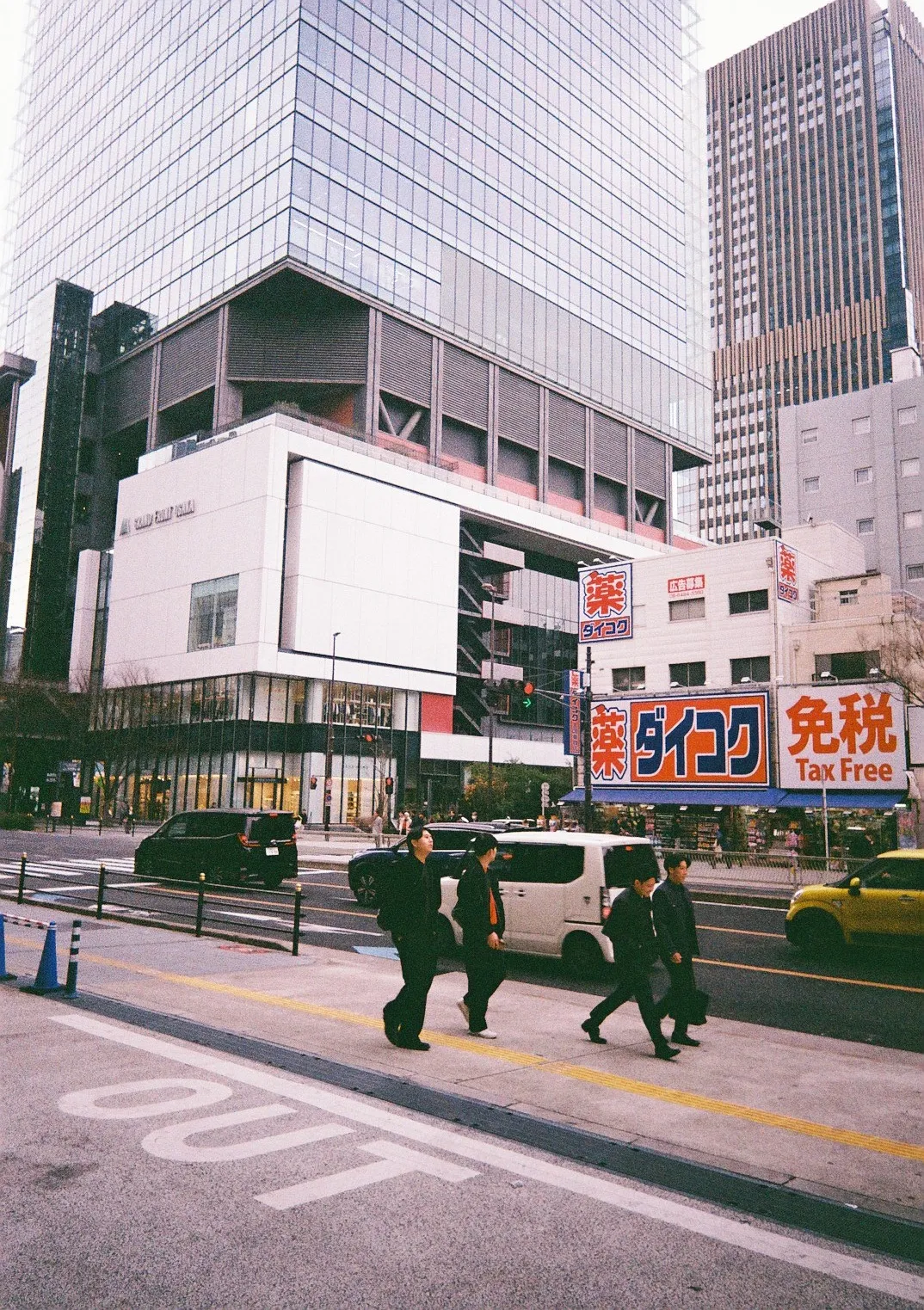 Film photograph shot on Kodak Gold 200 with a Kodak Snapic A1 by Zigao Wang