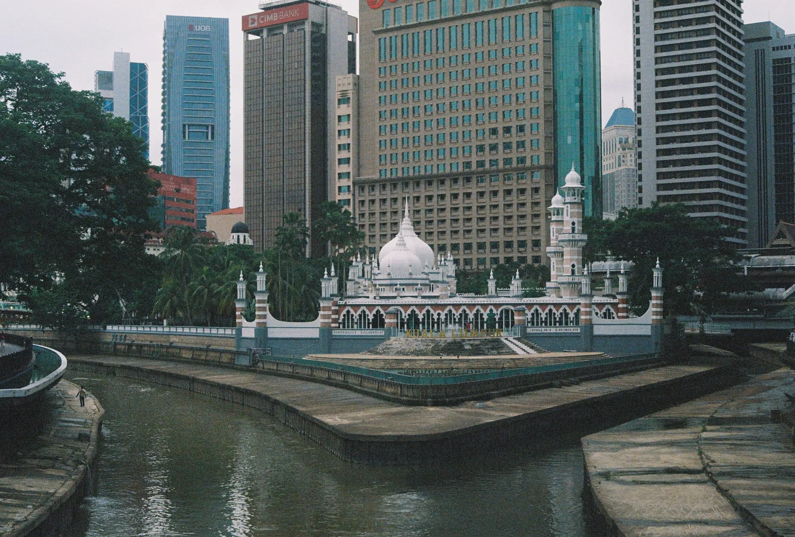 Film photograph shot on Lomography Color Negative 400 with a Kodak Snapic A1 by Zigao Wang