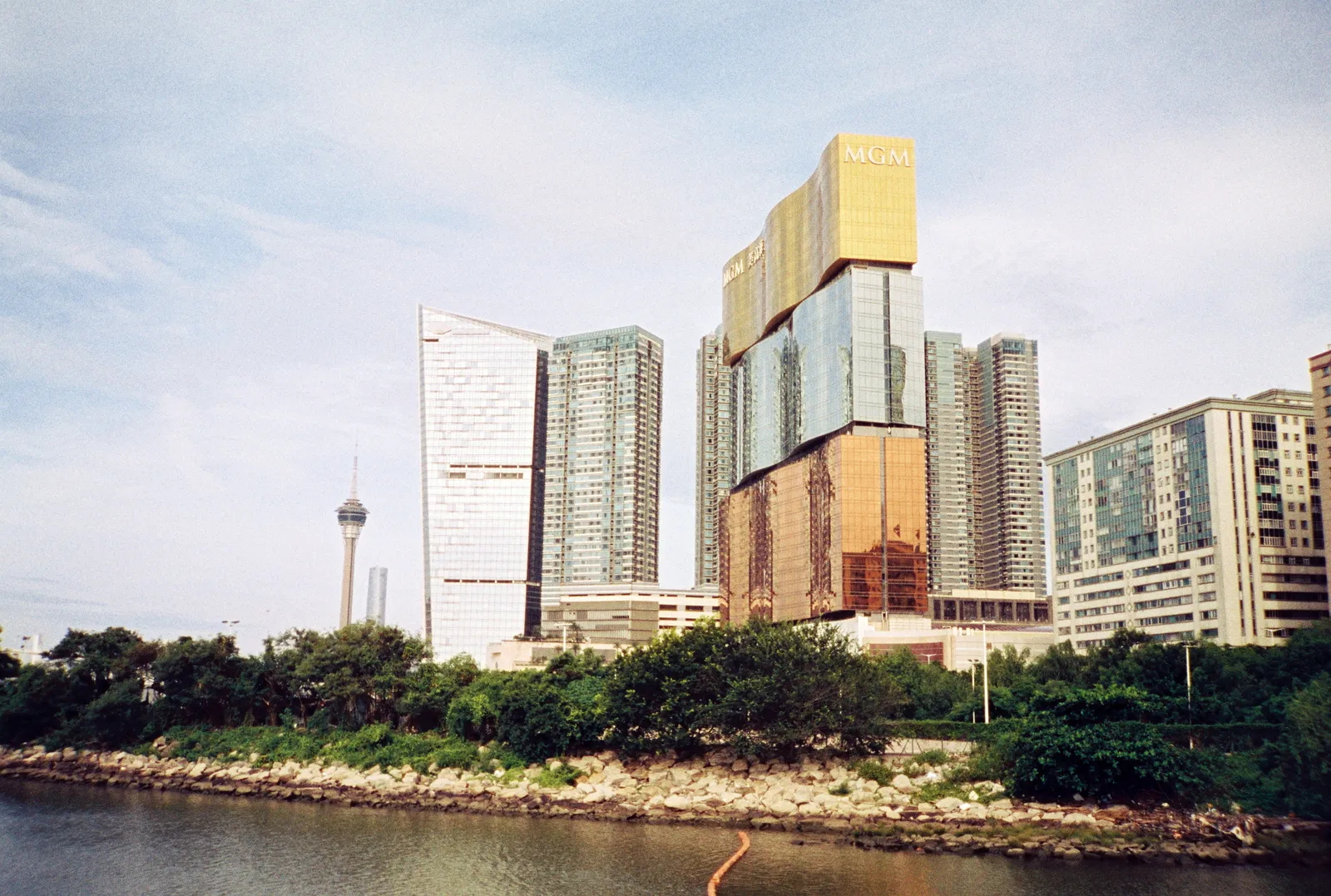 Film photograph shot on Lucky Color 400 with an Olympus Trip Panorama 2 by Zigao Wang
