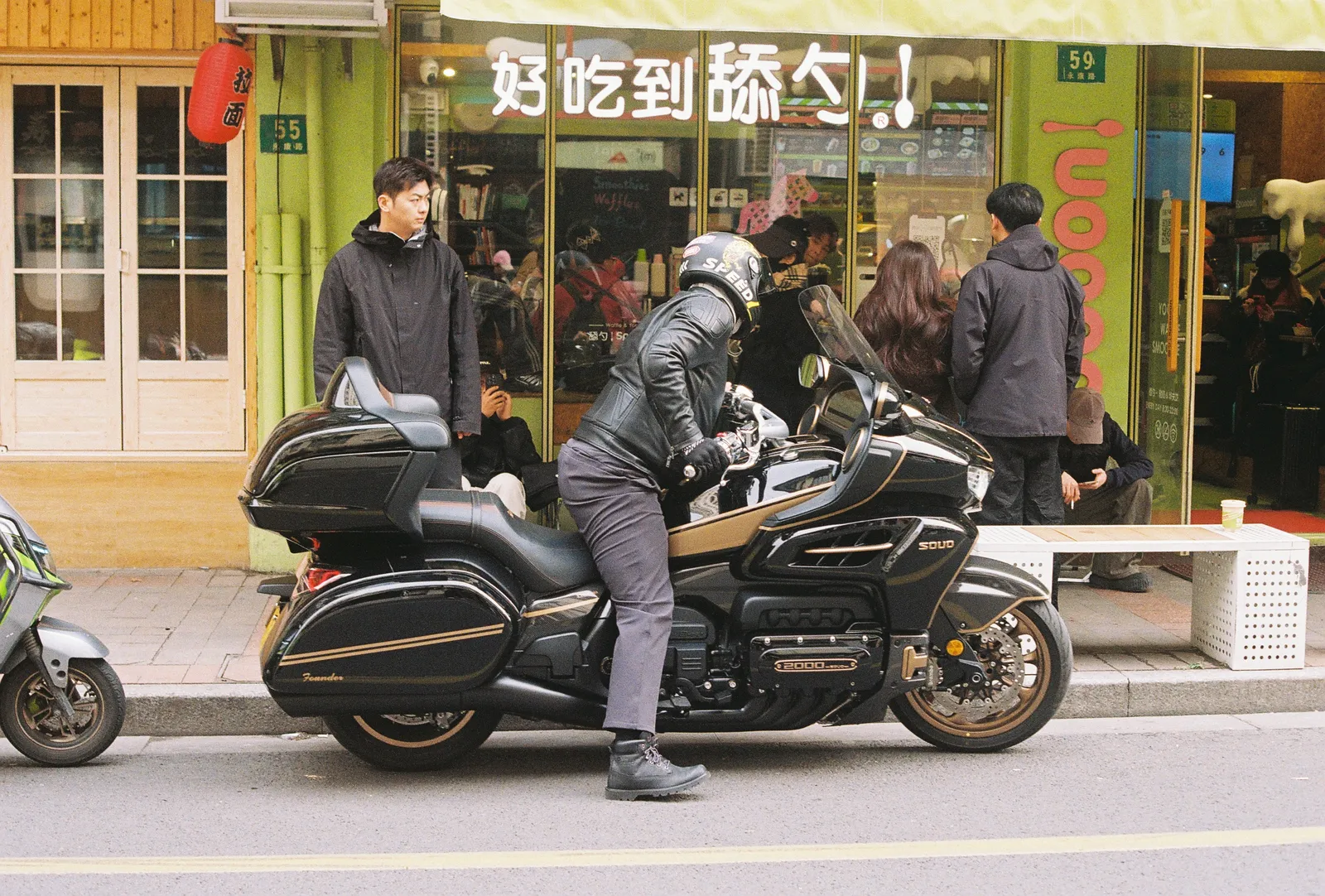 Film photograph shot on Kodak ColorPlus 200 with a Canon AE-1 Program by Zigao Wang
