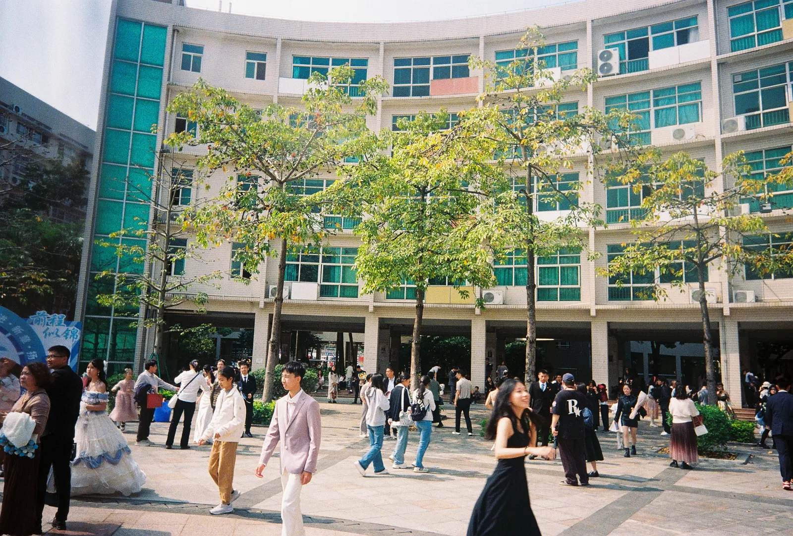Film photograph shot on Kodak UltraMax 400 with a Kodak Snapic A1 by Zigao Wang