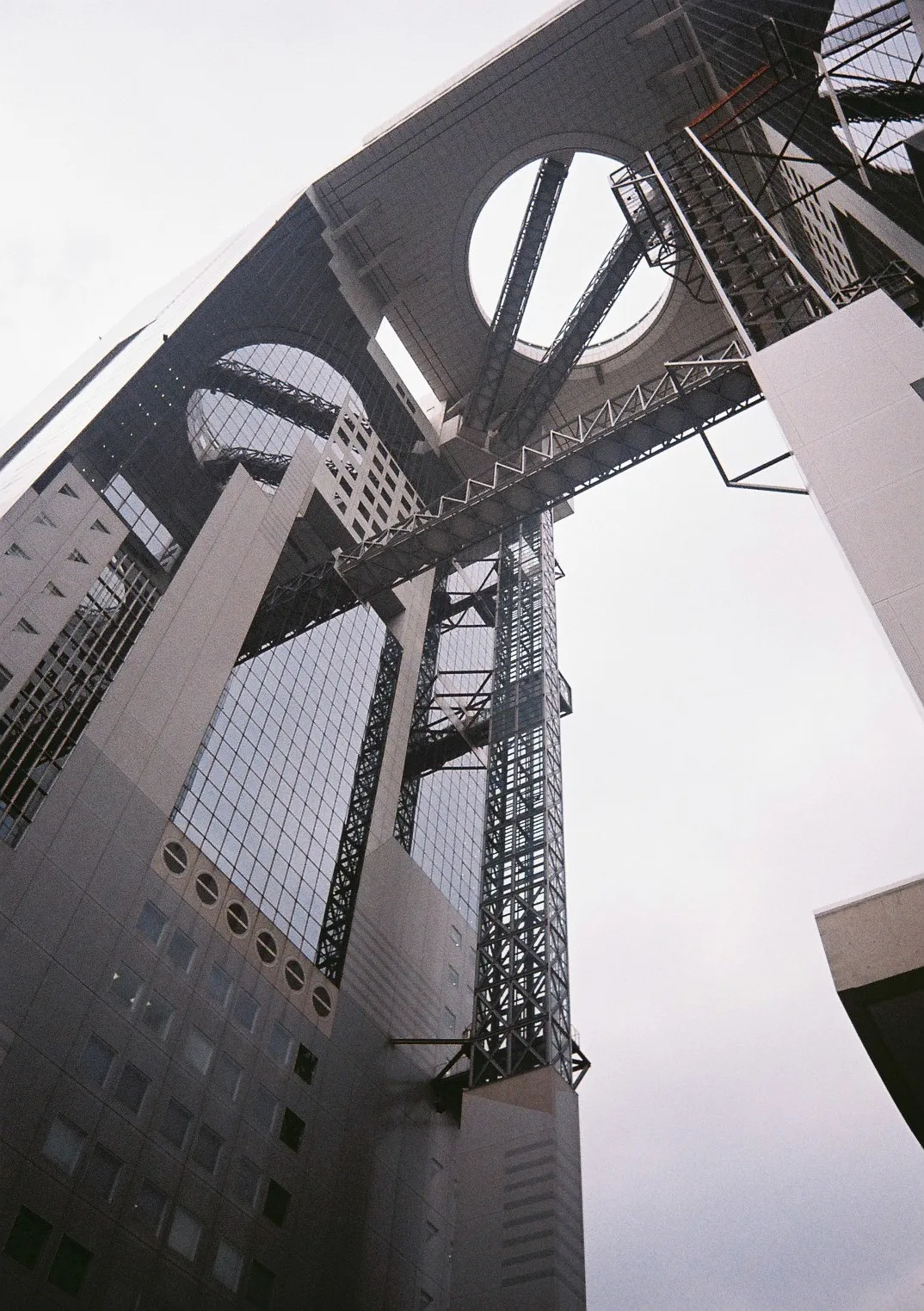 Film photograph shot on Kodak Gold 200 with a Kodak Snapic A1 by Zigao Wang