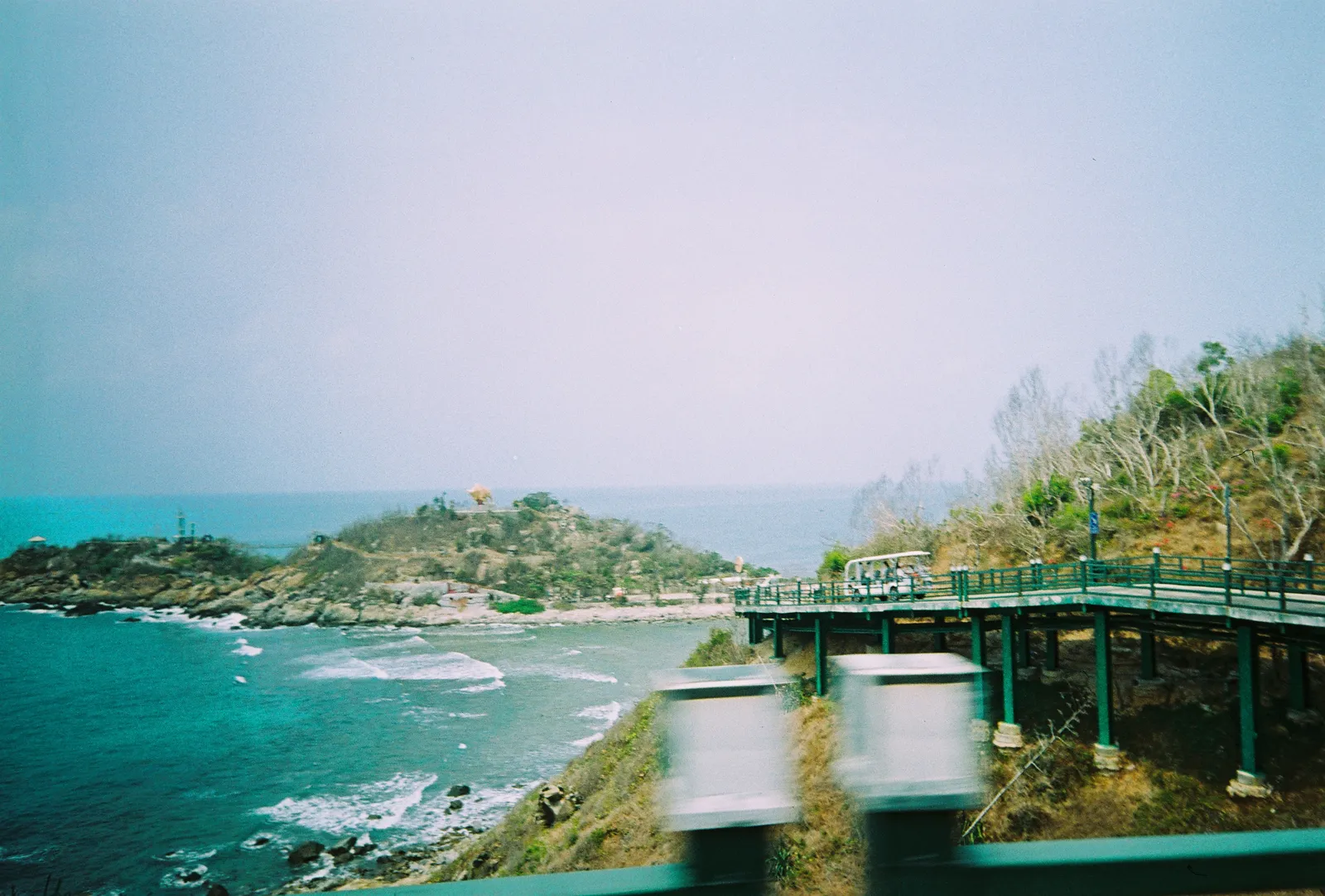 Film photograph shot on Lucky Color 200 with a Kodak Snapic A1 by Zigao Wang