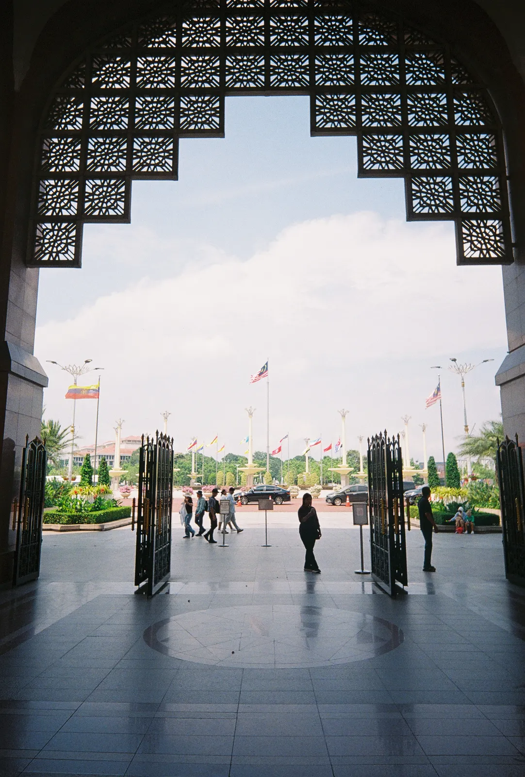 Film photograph shot on Lomography Color Negative 400 with a Kodak Snapic A1 by Zigao Wang