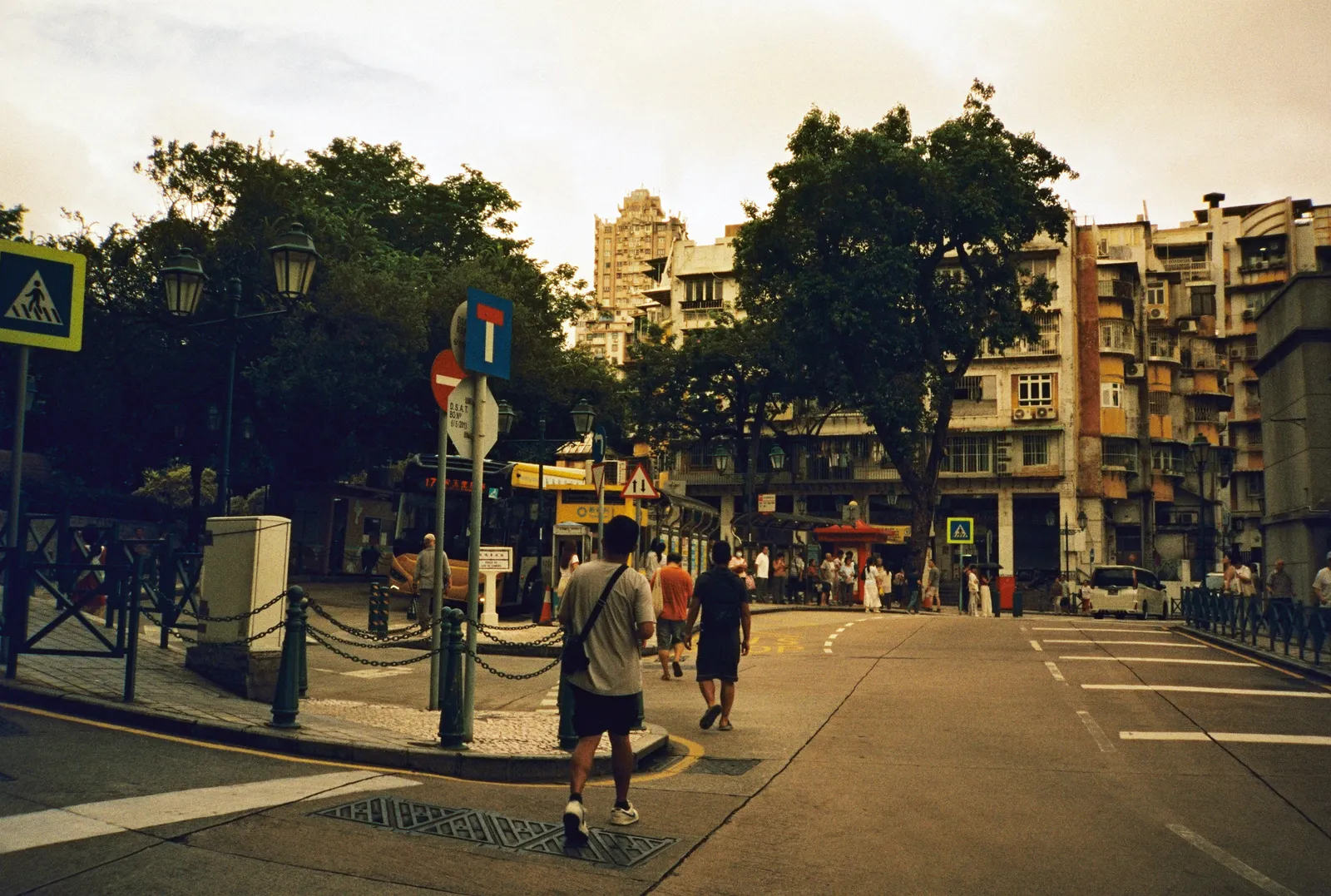 Film photograph shot on Lucky Color 400 with an Olympus Trip Panorama 2 by Zigao Wang