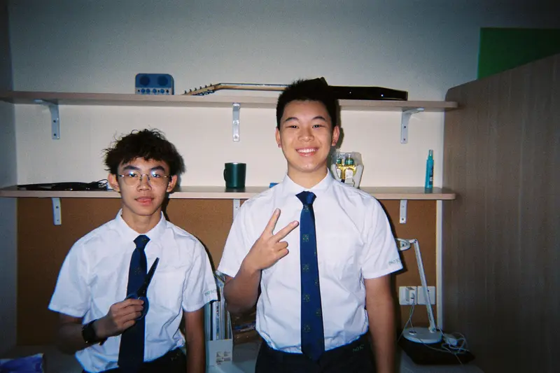 Film photograph shot on Kodak Gold 800 with a Kodak FunSaver by Max Du