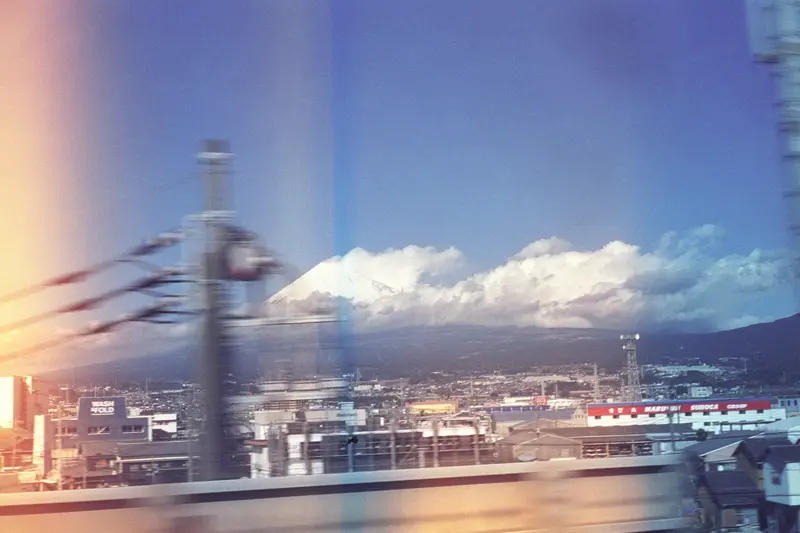 Film photograph shot on Kodak Vision3 500T with an Olympus 35 SP by Barry Shawn
