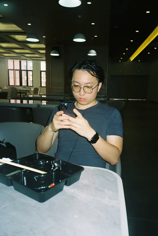 Film photograph shot on Kodak Gold 200 with a Konica K-mini by Barry Shawn