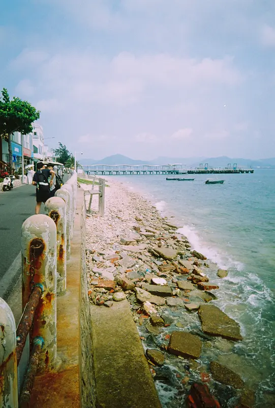 Film photograph shot on Lucky Color 200 with a Kodak Snapic A1 by Zigao Wang