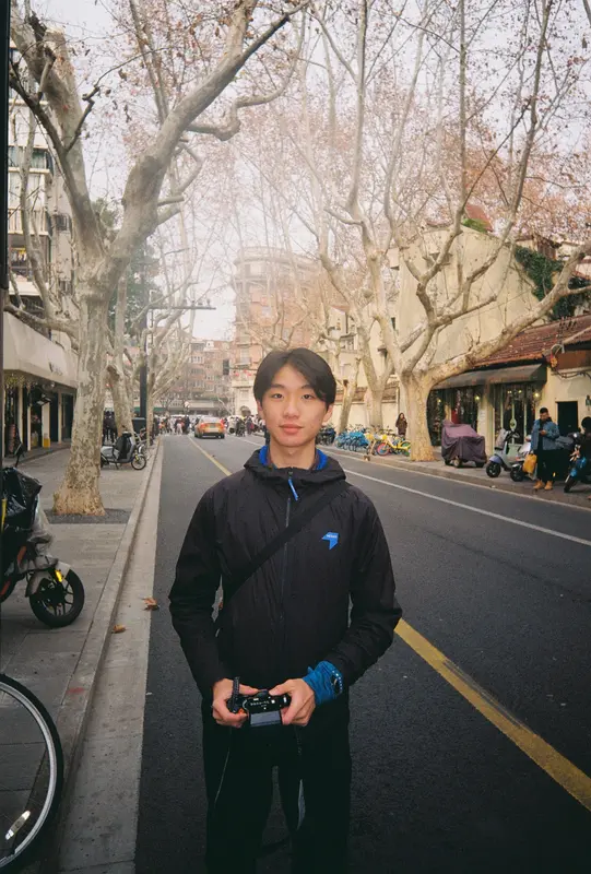 Film photograph shot on Kodak Gold 200 with a Kodak Snapic A1 by Zigao Wang