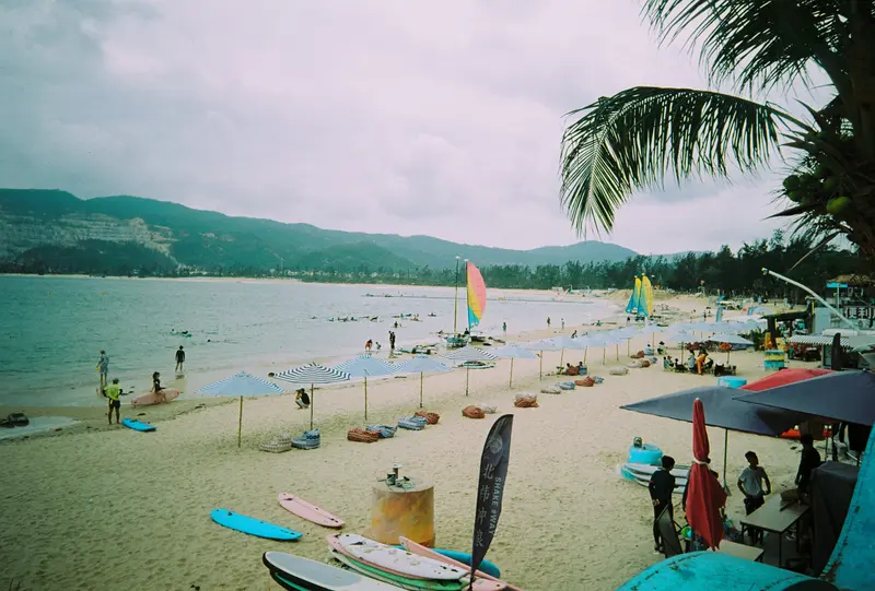 Film photograph shot on Lucky Color 200 with a Kodak Snapic A1 by Zigao Wang