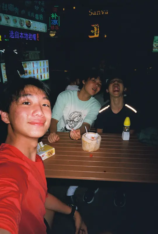 Film photograph shot on Lucky Color 200 with a Kodak Snapic A1 by Zigao Wang