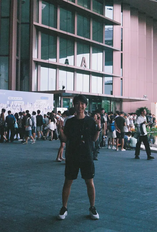 Film photograph from the roll Fujifilm Superia Premium 400 · Canon AE-1 Program
