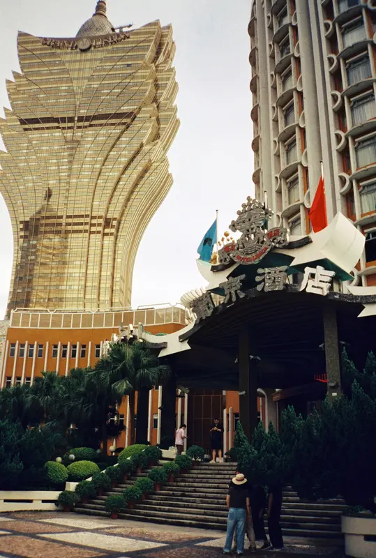 Film photograph from the roll Lucky Color 400 · Olympus Trip Panorama 2