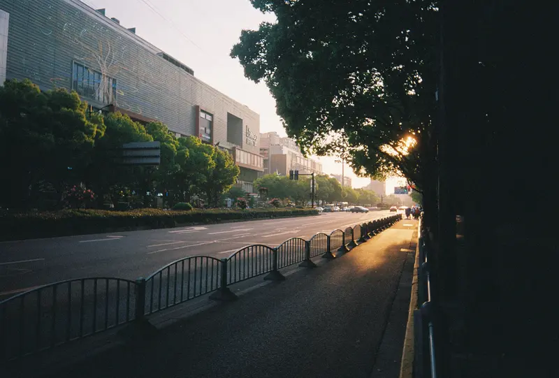 Film photograph shot on Lomography Color Negative 400 with a Kodak Snapic A1 by Zigao Wang