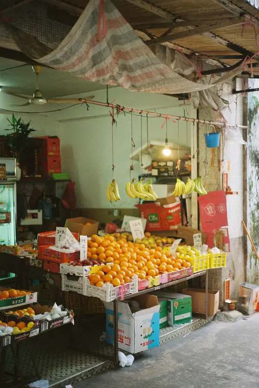 Film photograph shot on Kodak UltraMax 400 with an Olympus 35 SP by Barry Shawn