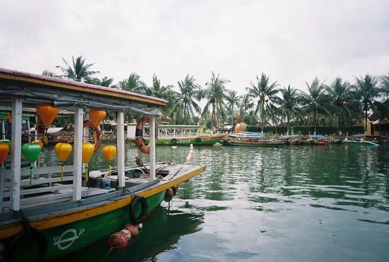 Vietnam DaNang, film photograph shot on Kodak UltraMax 400 with a Kodak Snapic A1 by Notting Xu