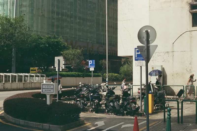 Film photograph from the roll Kodak Vision3 250D · Canon AE-1 Program
