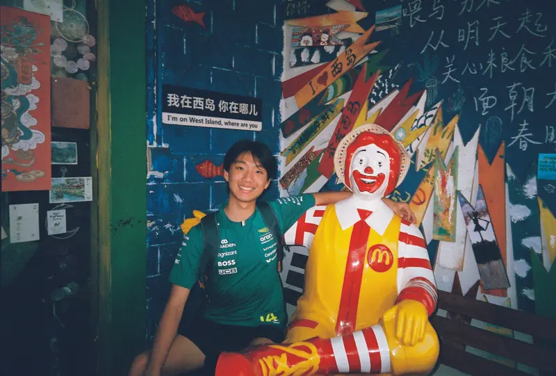 Film photograph shot on Lucky Color 200 with a Kodak Snapic A1 by Zigao Wang