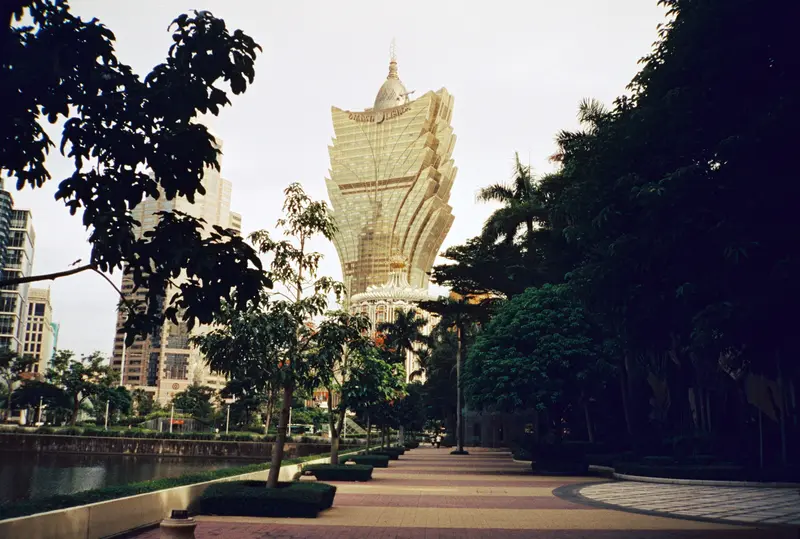 Film photograph from the roll Lucky Color 400 · Olympus Trip Panorama 2