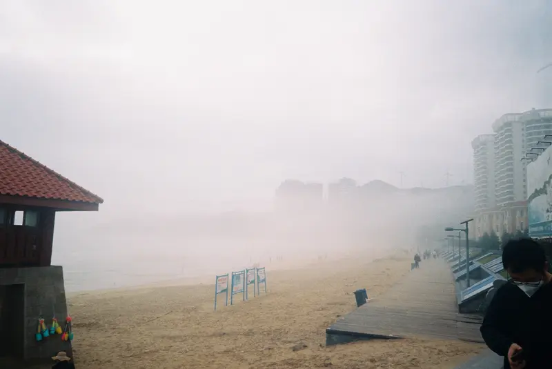 Film photograph shot on Kodak UltraMax 400 with a Kodak Cameo Auto Focus QD by Barry Shawn